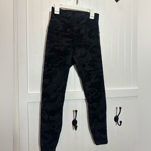 Lululemon black/gray camo align leggings size 6.